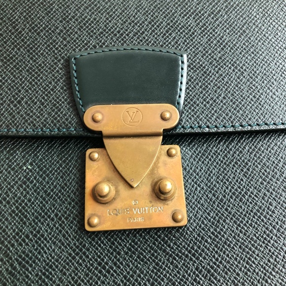 Louis Vuitton Green Taiga Clutch Pochette Sku#83917 - Picture 6 of 10